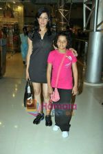  Aditi Govitrikar at Puma Gini and Jony Kids wear launch in Oberoi Mall on 30th Sep 2009 (2).JPG